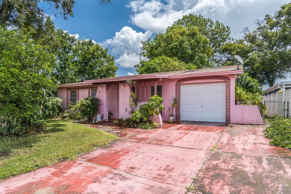 6423 YORKSHIRE ROAD TAMPA, FL 33634