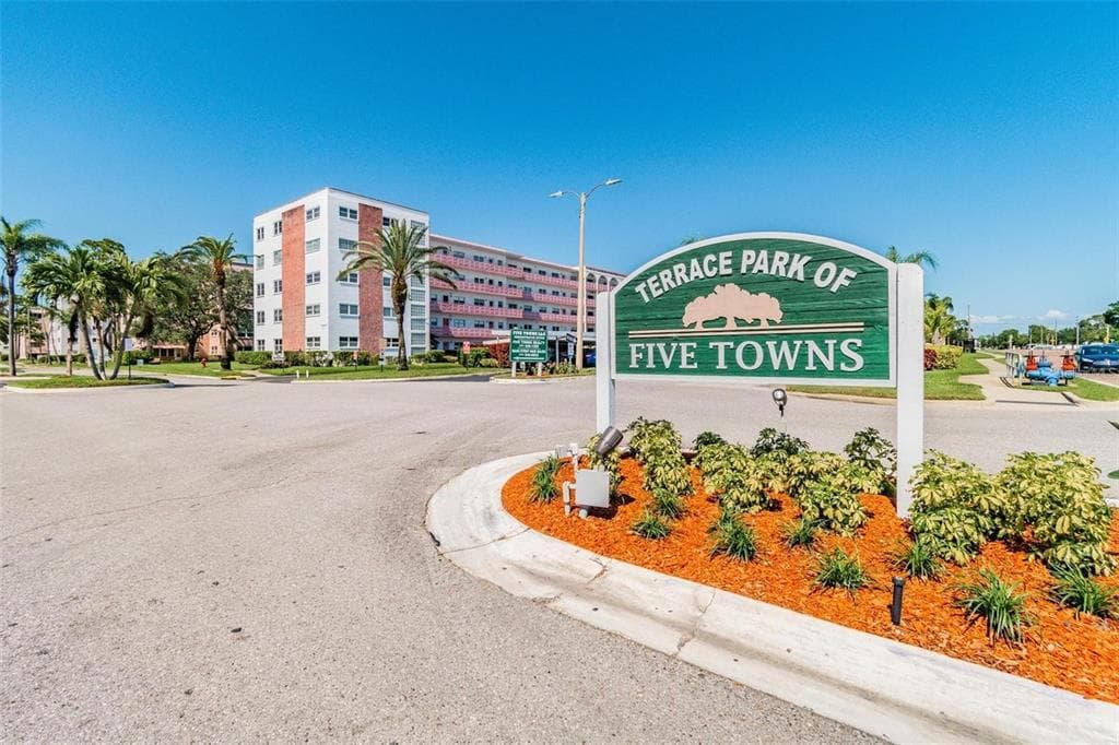 5971 TERRACE PARK DRIVE N UNIT 208 ST PETERSBURG, FL 33709