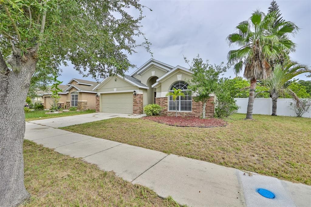 812 BARCLAY WOOD DRIVE RUSKIN, FL 33570