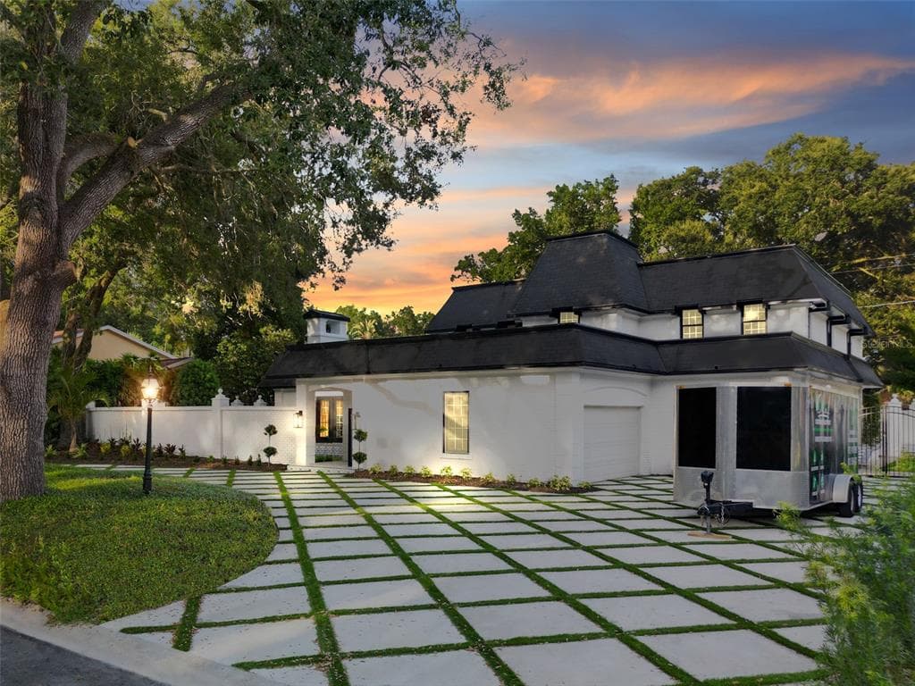 10111 WOODSONG WAY TAMPA, FL 33618