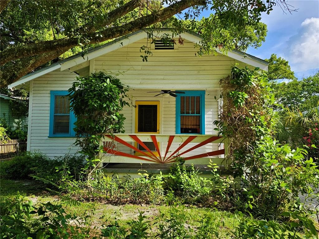 207 W LAMBRIGHT STREET TAMPA, FL 33604