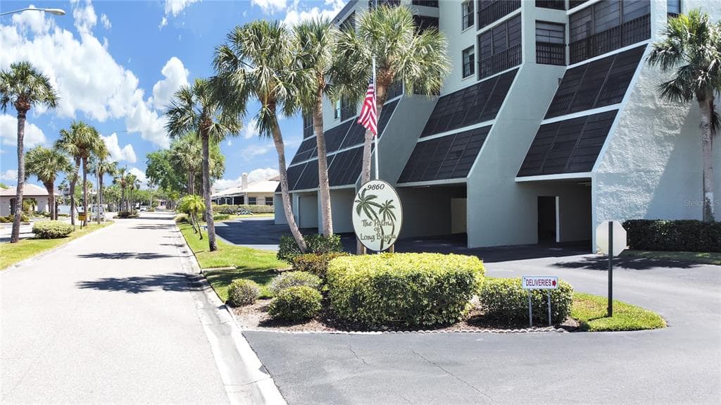 9860 62ND TERRACE N UNIT 1035 ST PETERSBURG, FL 33708