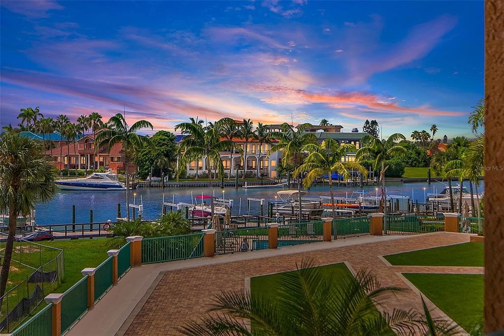 1090 PINELLAS BAYWAY S UNIT A3 TIERRA VERDE, FL 33715