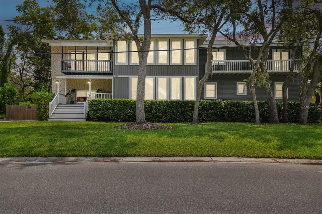 700 SEAVIEW DRIVE
