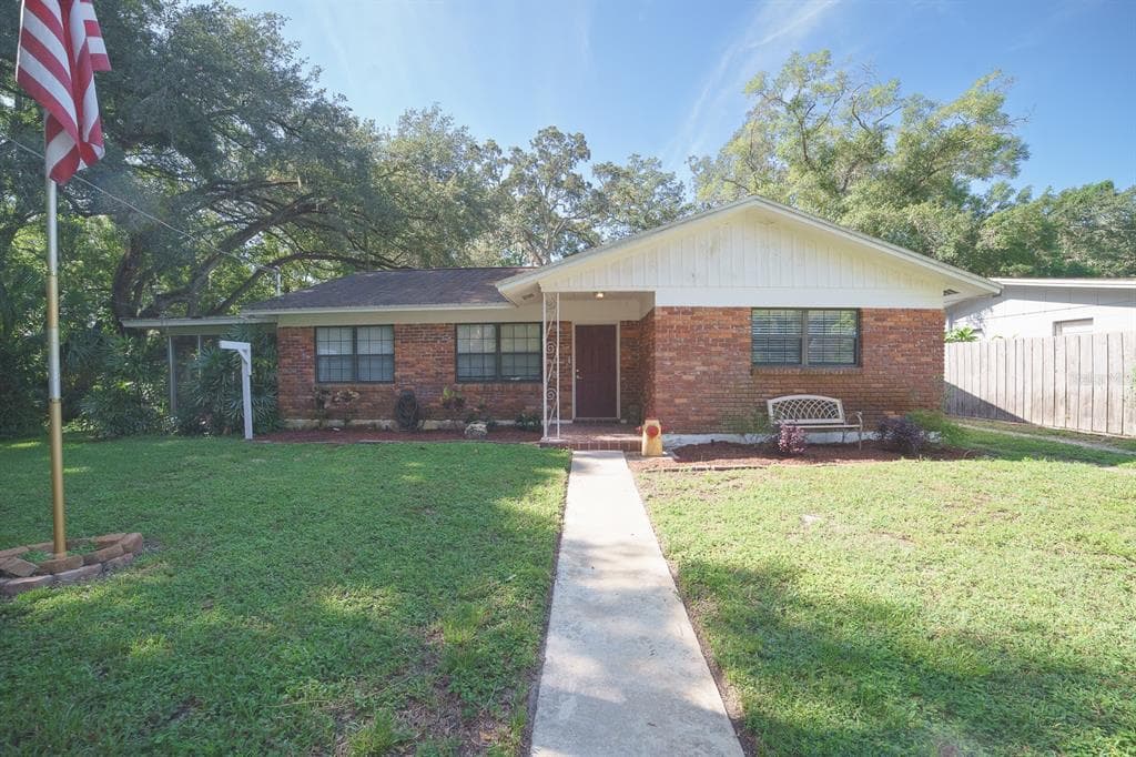 304 JEANAL PLACE TAMPA, FL 33612