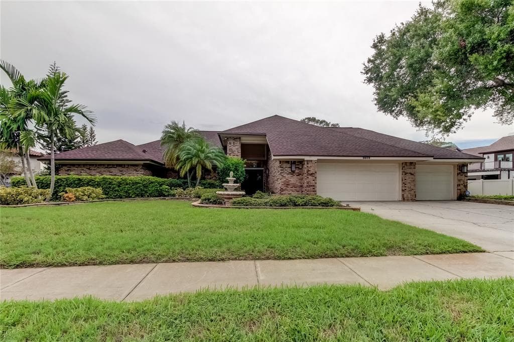 8609 LONGWOOD DRIVE SEMINOLE, FL 33777