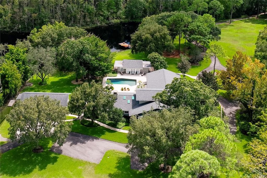 898 CYPRESS LAKEVIEW COURT TARPON SPRINGS, FL 34688