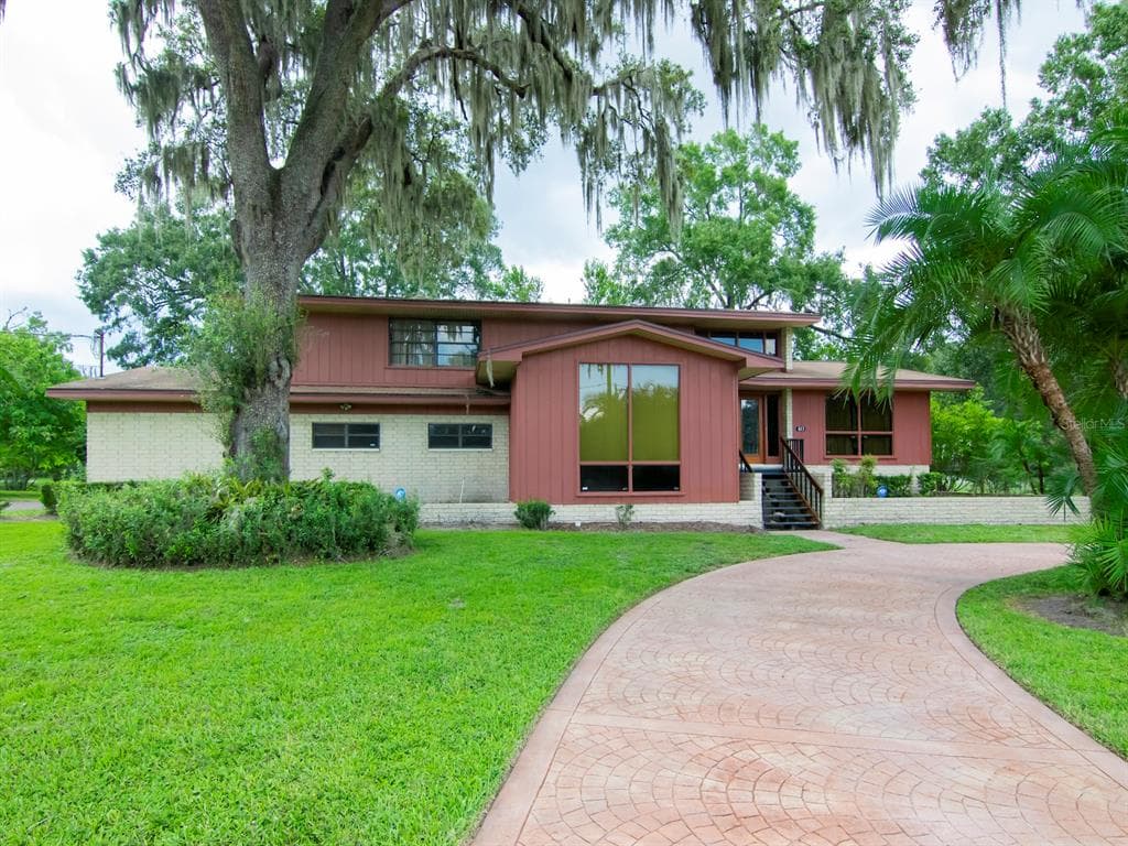 803 W WHATLEY PLACE TAMPA, FL 33604