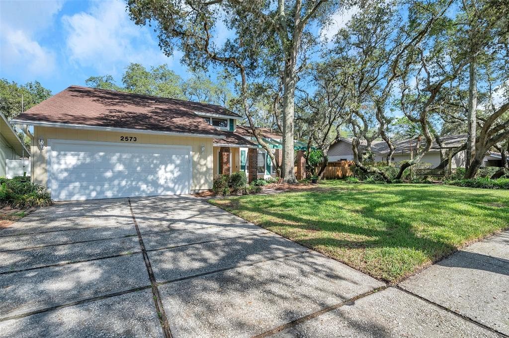 2573 SWEETGUM WAY W CLEARWATER, FL 33761