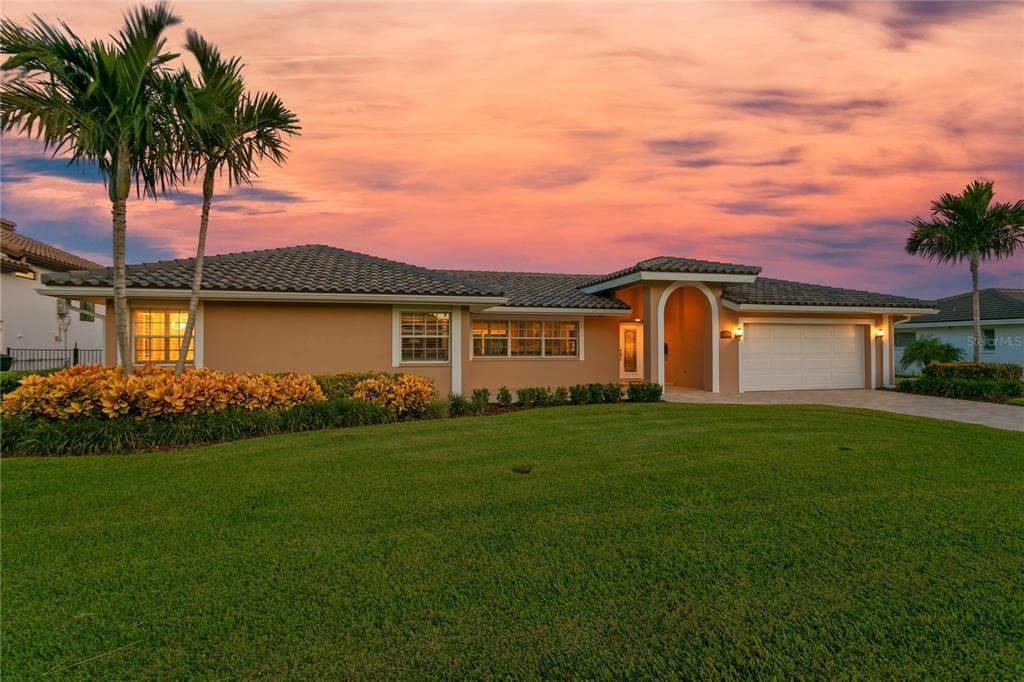 2054 ILLINOIS AVENUE NE ST PETERSBURG, FL 33703