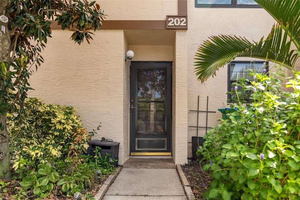 9209 SEMINOLE BOULEVARD UNIT 202 SEMINOLE, FL 33772