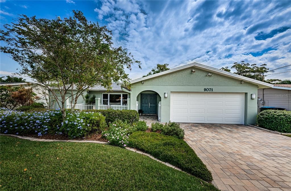 9071 RIDGE ROAD SEMINOLE, FL 33772