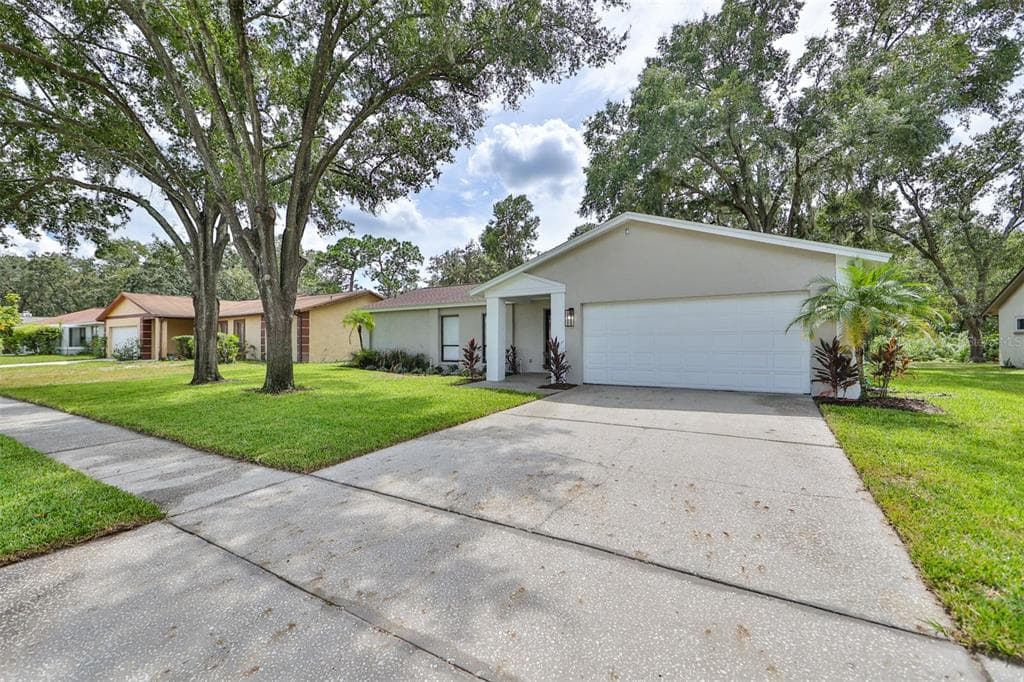 627 SANDY CREEK DRIVE BRANDON, FL 33511