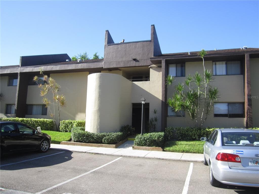 10775 VILLAGE CLUB CIRCLE N UNIT 206 ST PETERSBURG, FL 33716