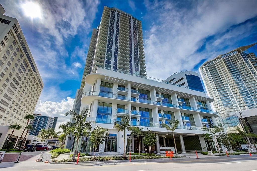 301 1ST STREET S UNIT 1805 ST PETERSBURG, FL 33701