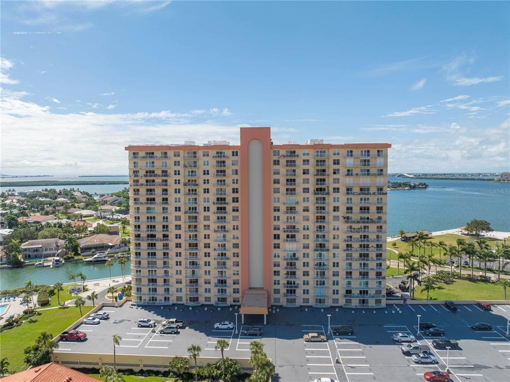 4900 BRITTANY DRIVE S UNIT 301 ST PETERSBURG, FL 33715