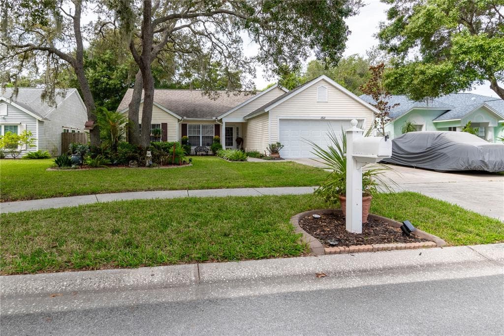 1511 RIVER OAKS DRIVE TARPON SPRINGS, FL 34689