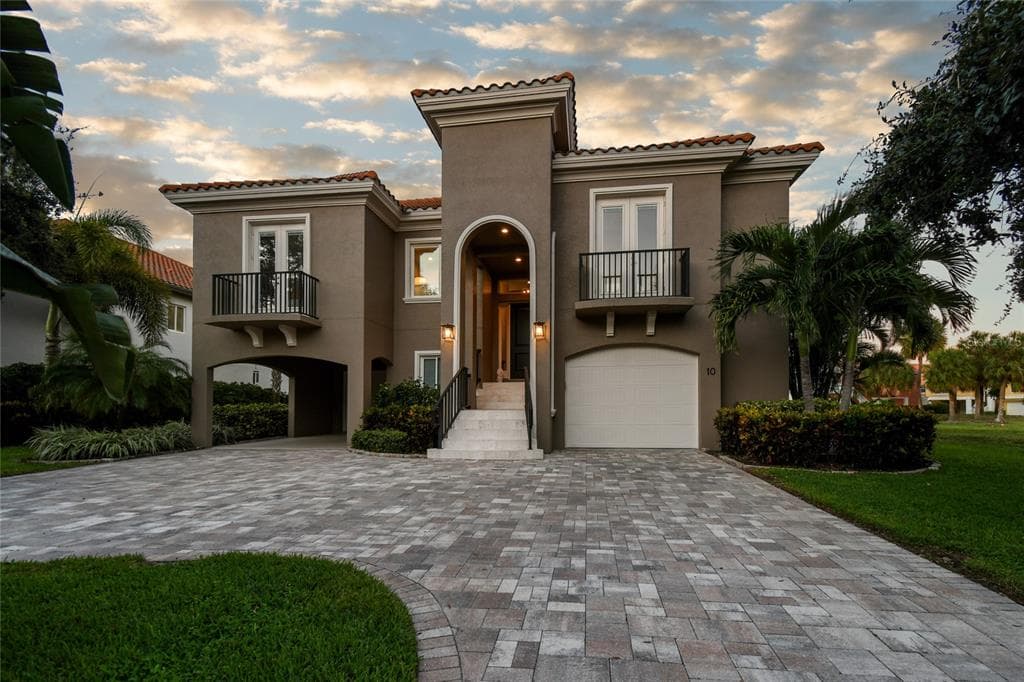 10 BAYFRONT COURT S ST PETERSBURG, FL 33711