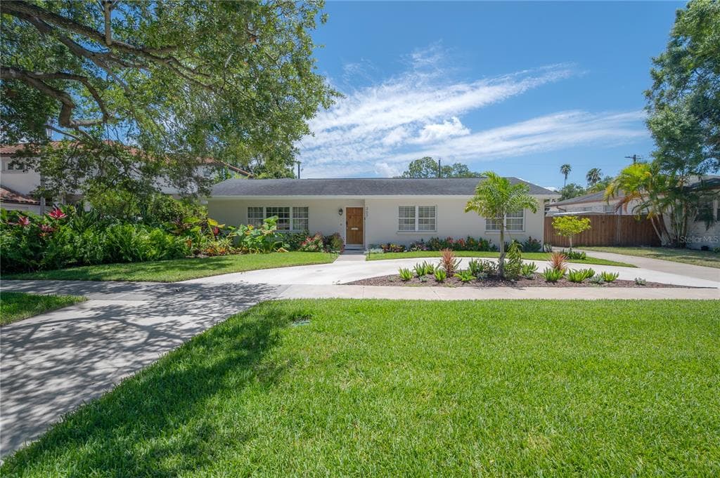 307 W DAVIS BOULEVARD TAMPA, FL 33606