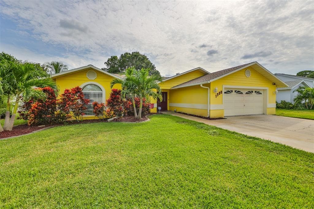 1900 GLEN LAKES BOULEVARD N ST PETERSBURG, FL 33702