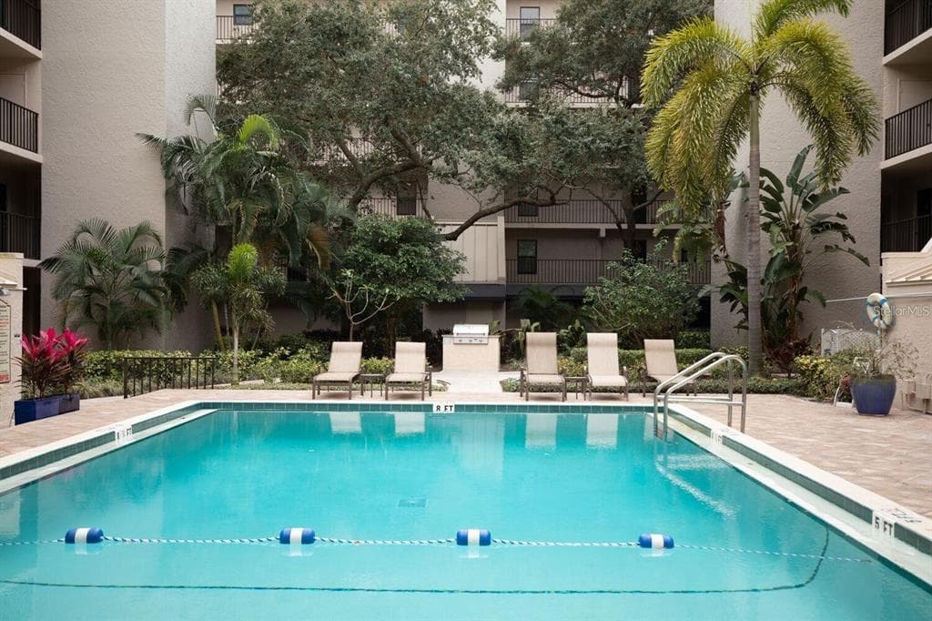 105 4TH AVENUE NE UNIT 429 ST PETERSBURG, FL 33701
