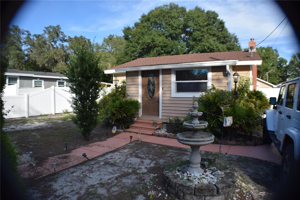 8505 N HAMNER AVENUE TAMPA, FL 33604