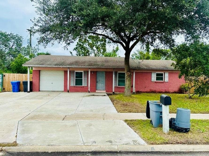 1704 DEAUVILLE DR TAMPA, FL 33619