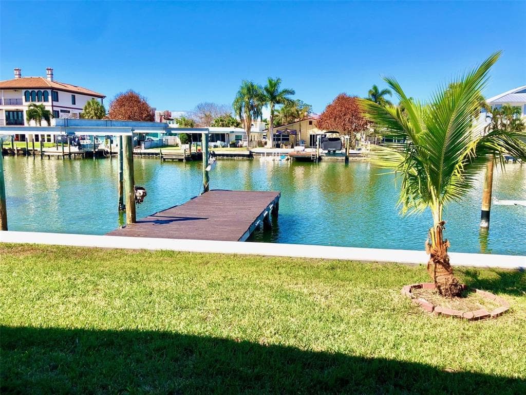 224 176TH TERRACE DRIVE E REDINGTON SHORES, FL 33708