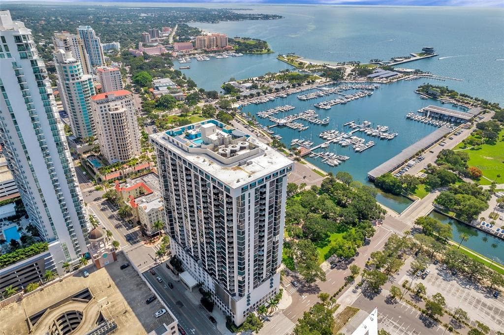 1 BEACH DRIVE SE UNIT 2203 ST PETERSBURG, FL 33701