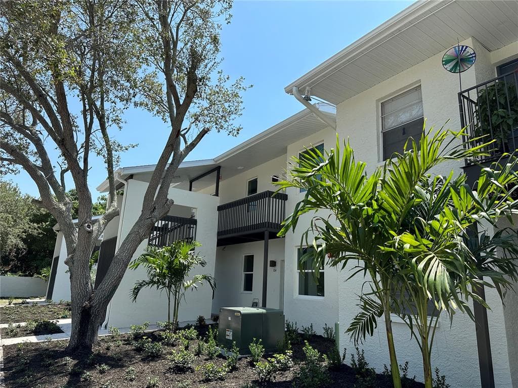 3810 34TH AVENUE SOUTH UNIT 202 ST PETERSBURG, FL 33711