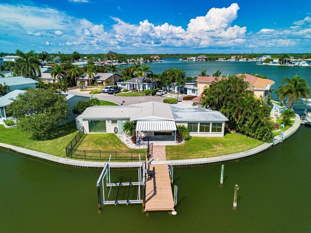 17444 2ND STREET E REDINGTON SHORES, FL 33708