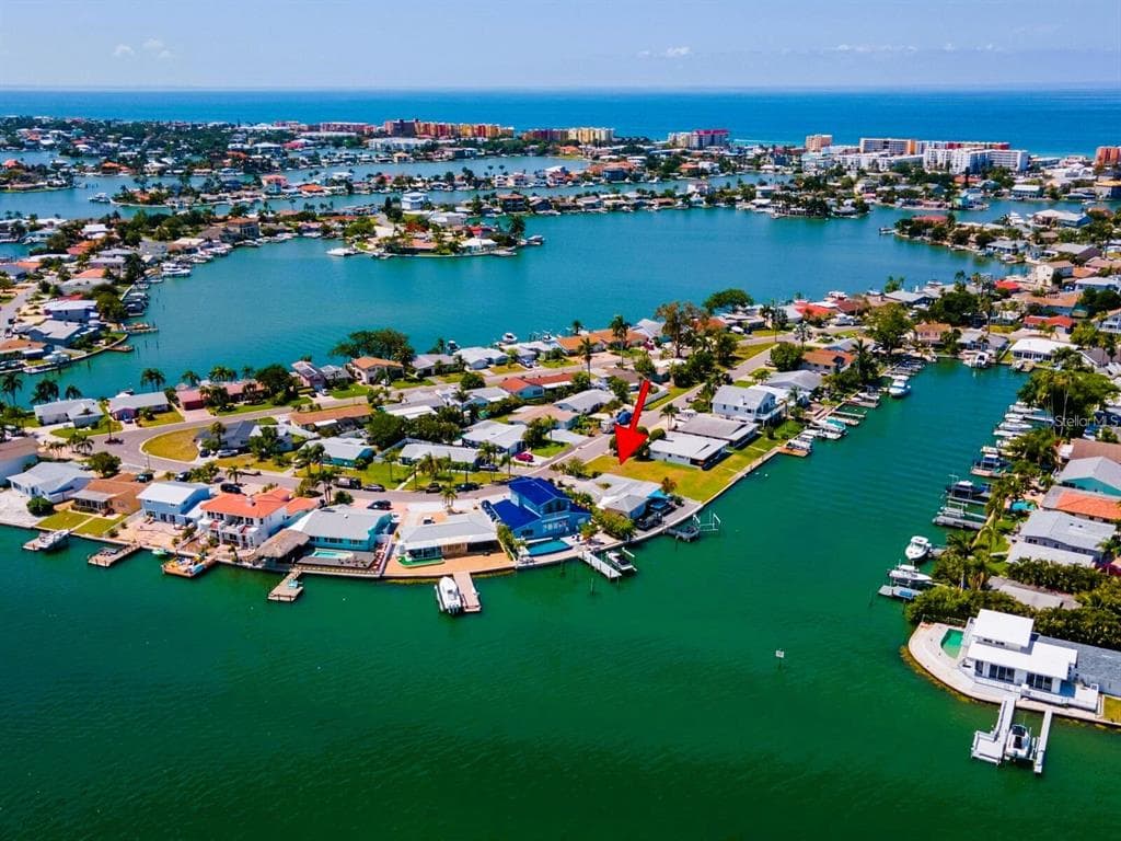 320 176TH AVENUE CIRCLE REDINGTON SHORES, FL 33708