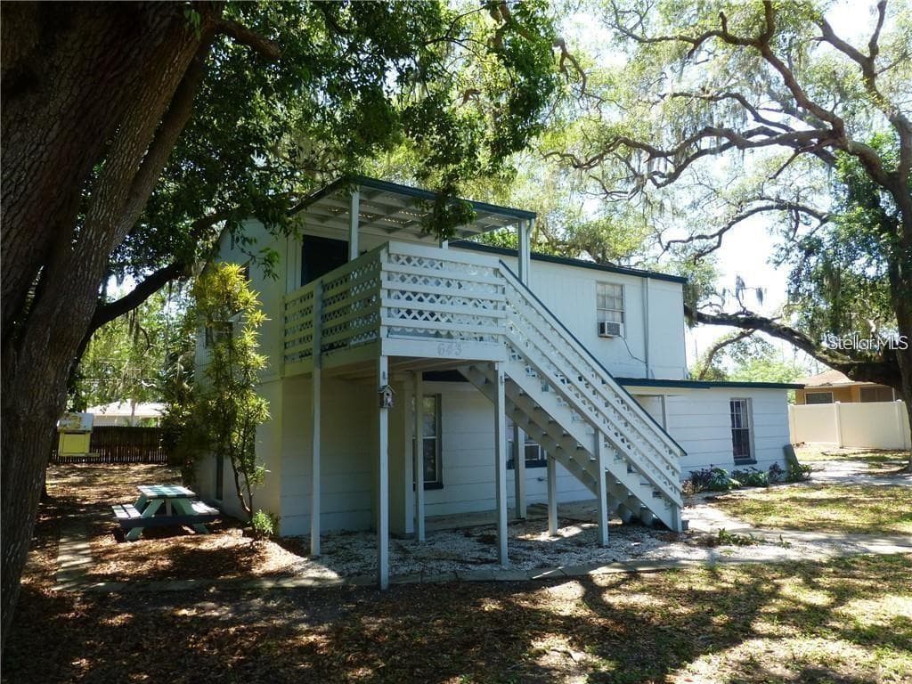 643 WISTERIA COURT UNIT B DUNEDIN, FL 34698
