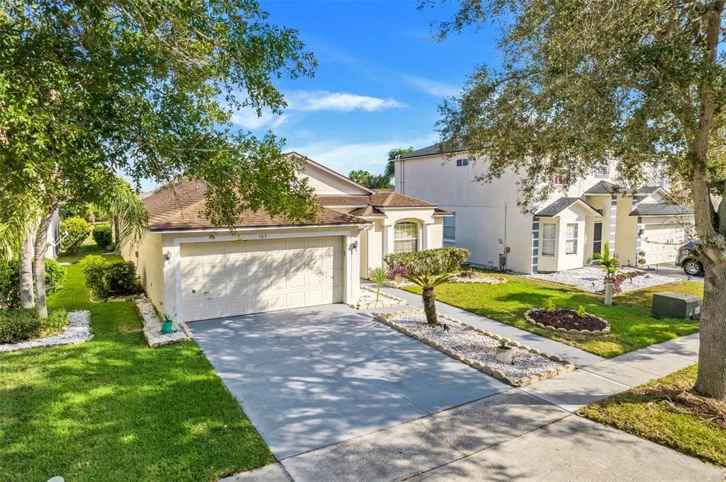 105 HARWOOD CIRCLE KISSIMMEE, FL 34744