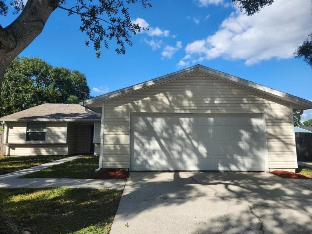 502 TIMBER BAY CIRCLE W OLDSMAR, FL 34677