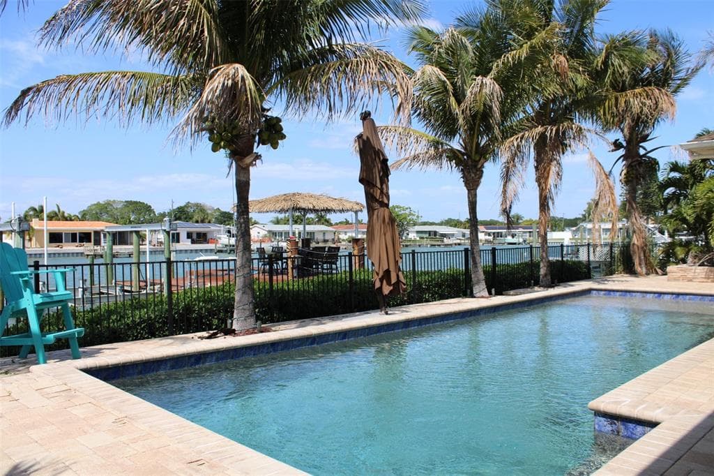 7867 4TH AVENUE S ST PETERSBURG, FL 33707