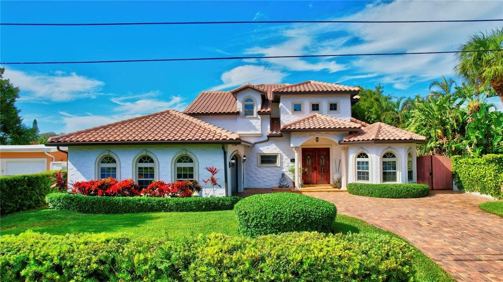 3931 POMPANO DRIVE SE ST PETERSBURG, FL 33705