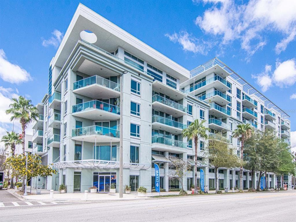 111 N 12TH STREET UNIT 1528 TAMPA, FL 33602