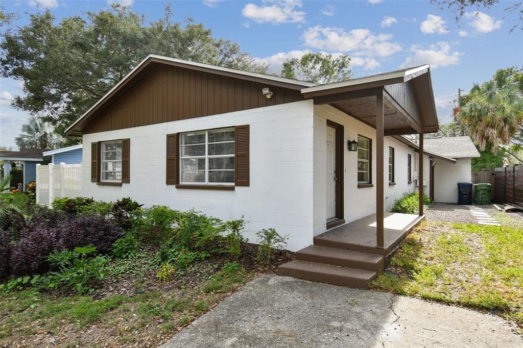 3605 E ROYAL PALM CIRCLE TAMPA, FL 33629