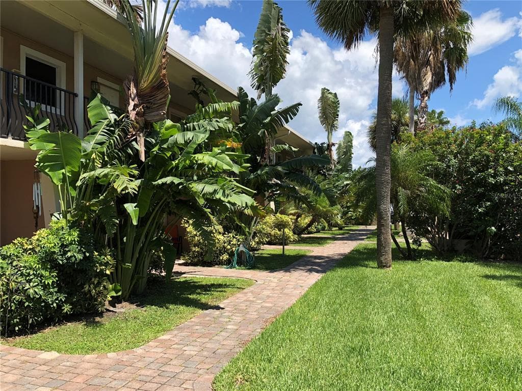110 148TH AVENUE E UNIT 11 MADEIRA BEACH, FL 33708