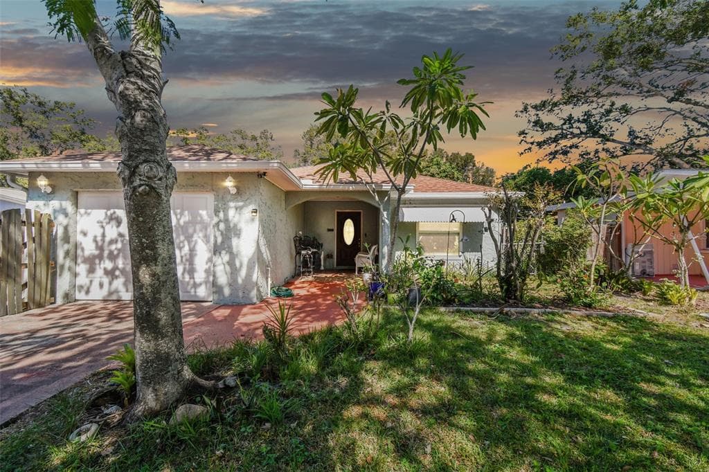4033 40TH AVENUE N ST PETERSBURG, FL 33714