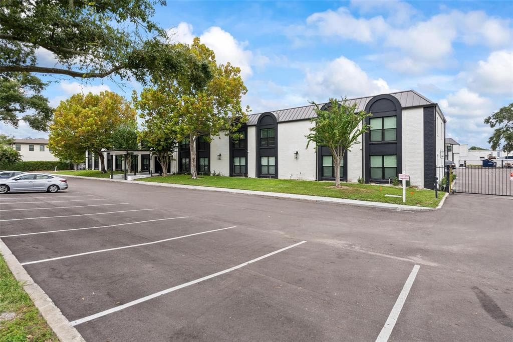 3909 W CLEVELAND STREET UNIT 124 TAMPA, FL 33609