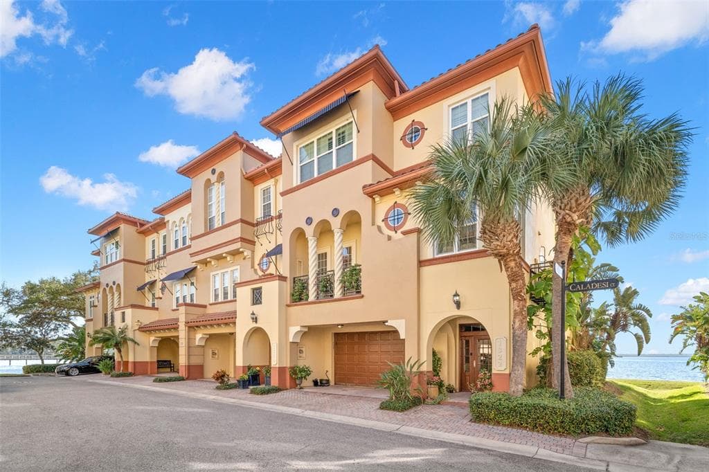 1318 CALADESI COURT DUNEDIN, FL 34698