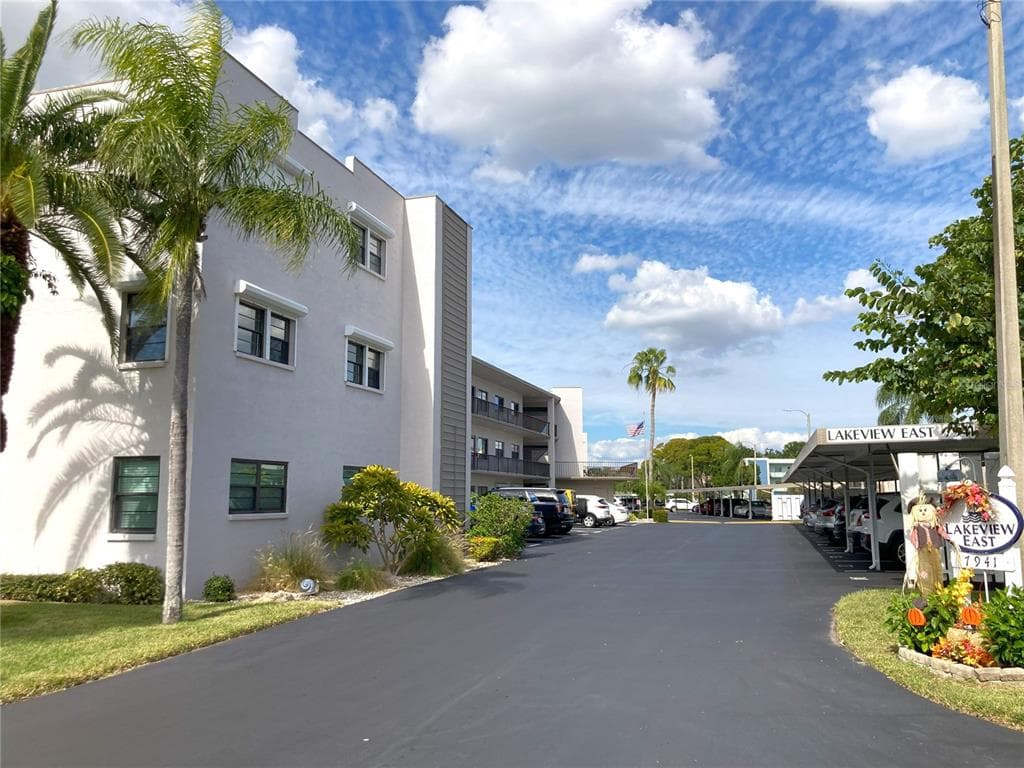 7941 58TH AVENUE N UNIT 107 ST PETERSBURG, FL 33709