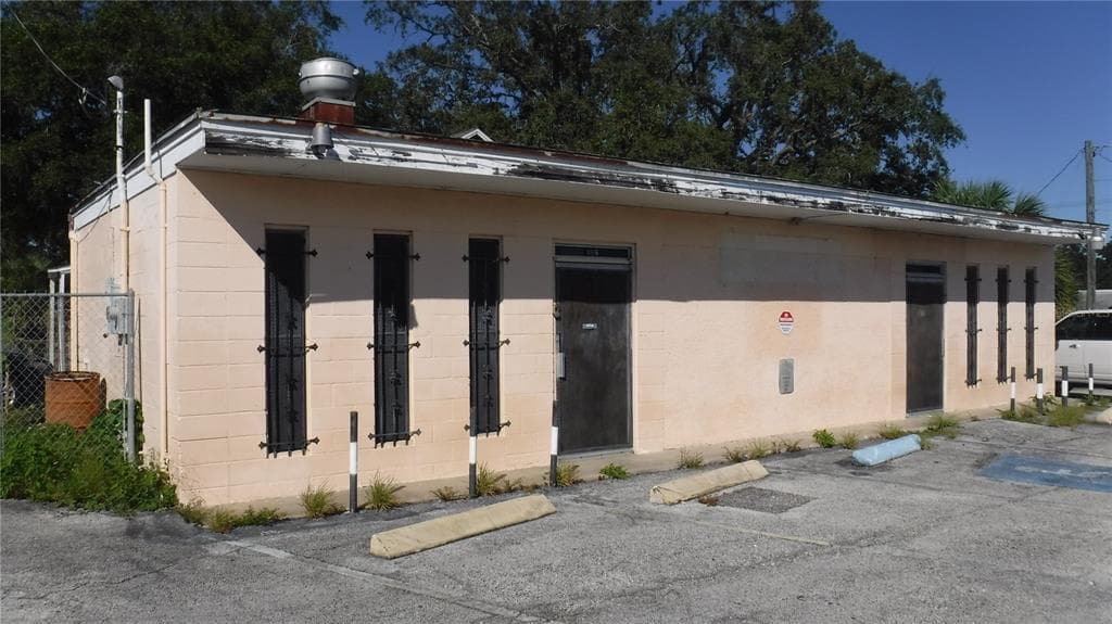 802 E WATERS AVENUE TAMPA, FL 33604