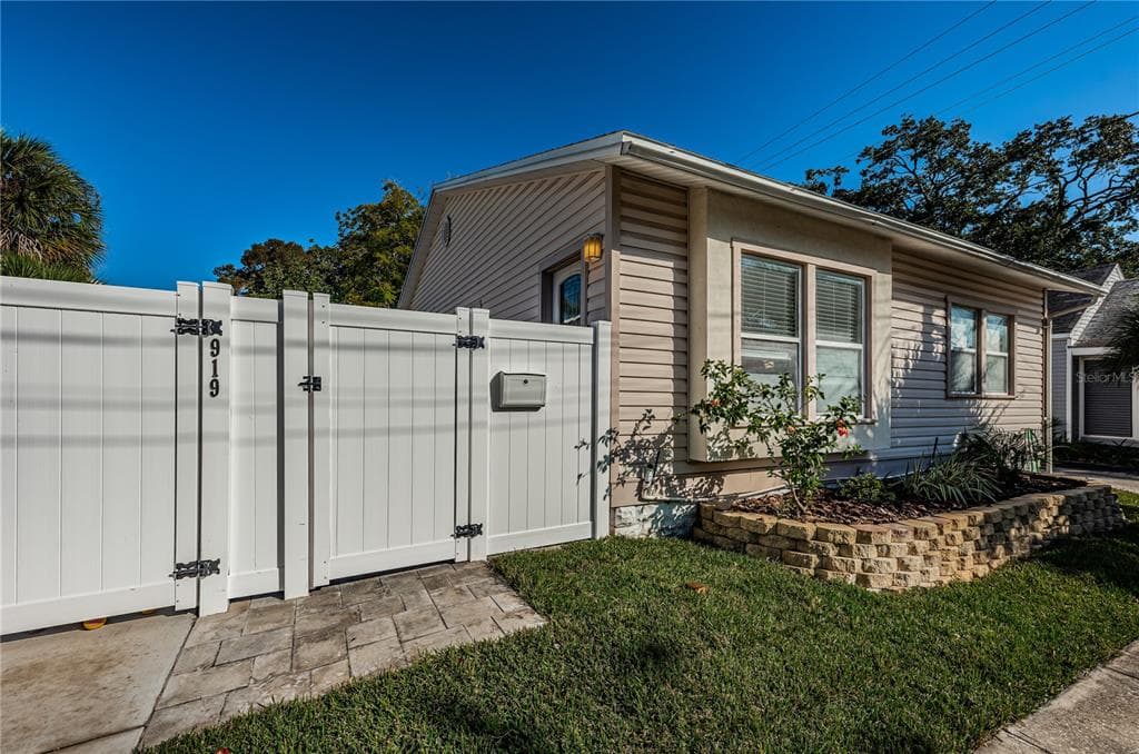 919 12TH AVENUE N ST PETERSBURG, FL 33705