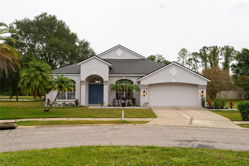 8629 BROOKWAY CIRCLE TAMPA, FL 33635