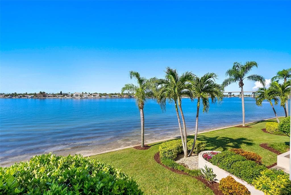 6093 BAHIA DEL MAR CIRCLE UNIT 275