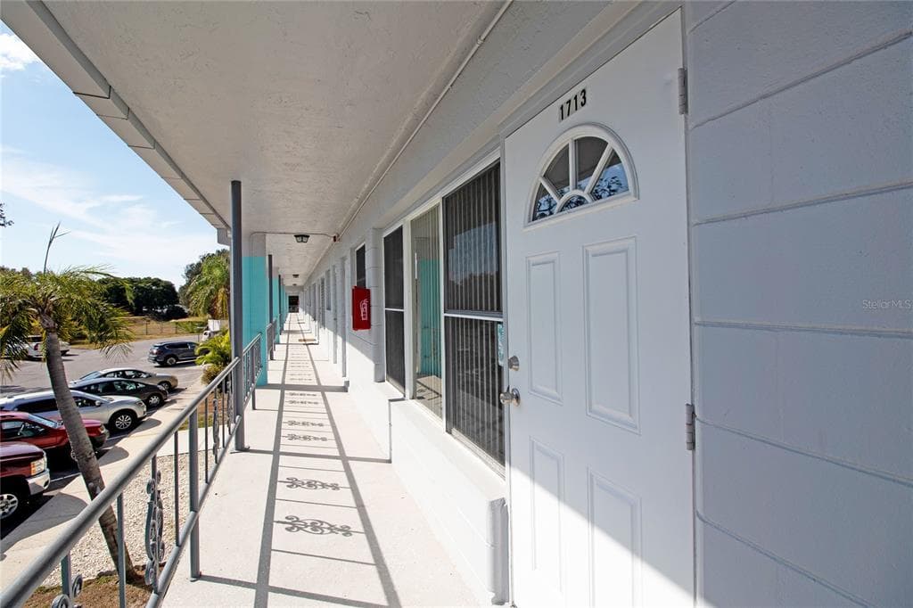 5861 42ND TERRACE N UNIT 1713 KENNETH CITY, FL 33709