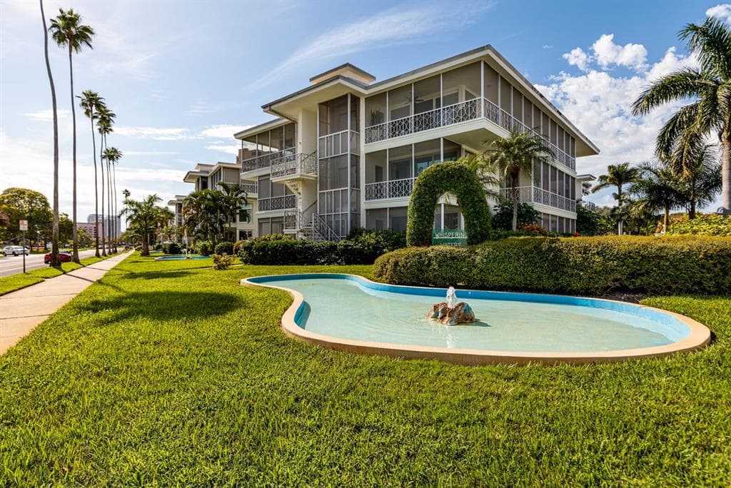 1036 N SHORE DRIVE NE UNIT 4 ST PETERSBURG, FL 33701